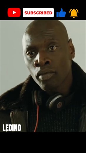 une tâche rouge sur un fond blanc INTOUCHABLE🔴⚪️ #shorts #viral #ledino #intouchables #extrait #film