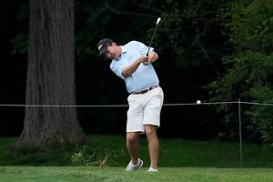 WATCH: $250,000,000 American football star Peyton Manning takes a shot at golf