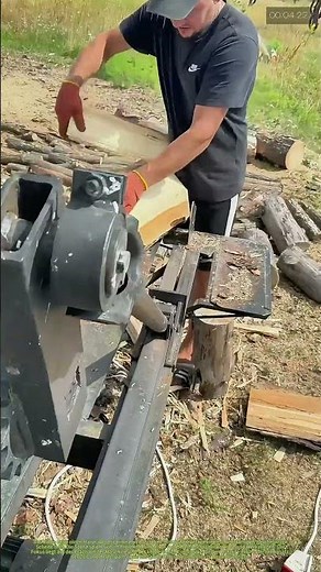 Holz spalten mit Maschine: Warum diese Methode schneller und sicherer ist als traditionelles Hacken