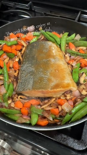 “Do you eat all the food you cook?!” Um, duh. ‍♀️ #cod #healthy #pescatarian #seafood #healthyfood #dinner #FoodieUSA #RecipeIdeas #CookingTime #DeliciousEats #HomemadeGoodness #FoodLoveUSA #TastyTreats #HomeChef #YummyCreations #GourmetCooking #HealthyEatsUSA #FoodInspiration #InstaFoodies #FoodLoversUnite #TasteOfAmerica | Saveurs Traditionnelles | Facebook