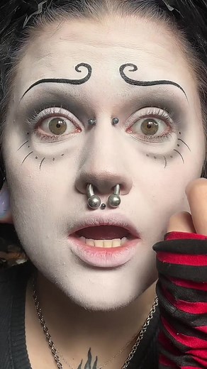 Gothic Ruby Gloom Cosplay Makeup Tutorial for Halloween | 2000s Cartoon Character Inspired Look