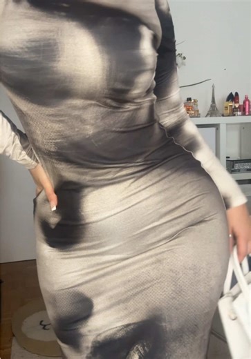 Stylish Black and White Dresses for Modest Fashion