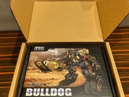 Toyworld TW一战斗牛犬，真是服了自己了，出个差还要带一两个玩具玩玩#变形金刚 #变形金刚玩具 #Toyworld#国产变形金刚 #斗牛犬 #一战