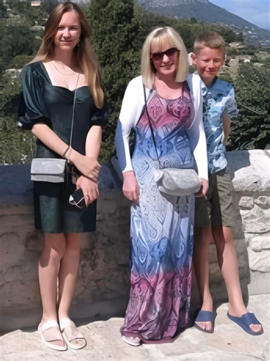 Young Carers Of TSW Parents 💚💚 Children going through TSW is HORRIFIC, hearbreaking & UNACCEPTABLE!! Equally, adults who are unable to properly care for their kids due to suffering with TSW, is absolutely soul destroying 💔 The precious, valuable time missed with their children, making memories and shaping them........ They'll never get that time back. And the kids, they are required to grow up much faster than the pain ridden parent would prefer. 😔 TSW affects families across the board, let'