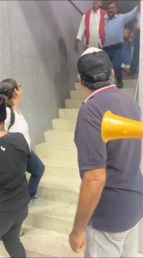 V e n t e M é r i d a on Instagram: "Hoy Mérida recibe a Guillermo Segnini, cuya firmeza ha sido un pilar fundamental en la búsqueda de la libertad de nuestra Venezuela. Su papel no solo ha sido el de un ciudadano comprometido, sino el de un referente de dignidad que, incluso en las circunstancias más difíciles, mantuvo intacta su convicción por un futuro distinto. Su regreso a casa es el reconocimiento a una labor constante y a un espíritu que no se doblega. Gracias, Guillermo, por tu entrega y