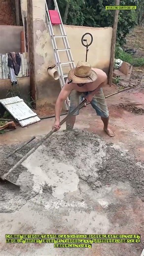 The disappearing traditional hand-mixing technique of concrete - Craftsmanship