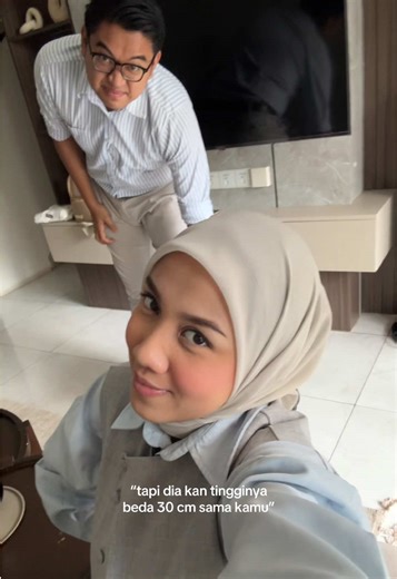 heels 12 cm gak nolong sih 🙂