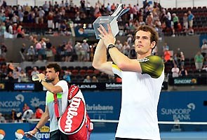 Murray shows ailing Simon no mercy