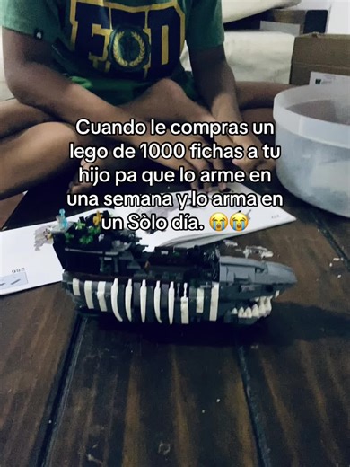 Este niñoooo. 😅😅😅 #lego #shark #sharkweek #tiburon