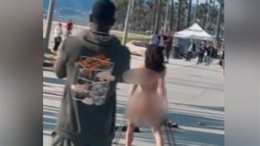Captan pelea entre dos mujeres en una playa de Los Ángeles. Una de ellas estaba desnuda