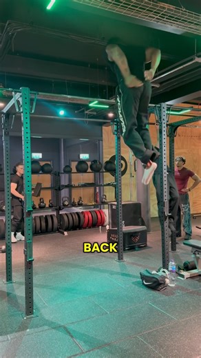 T E D D Y B A N K Z on Instagram: "How to prepare for a 360 spin in calisthenics @youngla code TEDDY for 15% off all clothing #calisthenics #360spin #progression #beginner #gym"