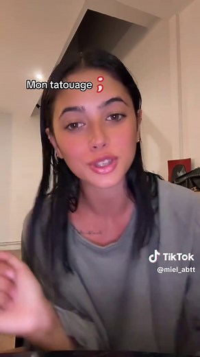 Découverte de la signification du point virgule en tatouage