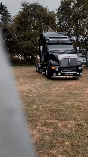 Kenworth T2000 Sleeper Truck Showcase