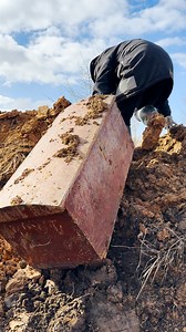 3.6K views | Un génie dans un coffre ancien : la pelleteuse en action 吏‍♂️✨ #shorts #HistoireFantastique | BRICO ADOS | Facebook