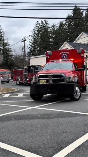 High-Speed Fire Convoy Caught on Camera! 🚨🔥#firetruck #firefighter #emergency #rescue #fyp#ytshorts