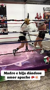 141K views · 4.5K reactions | Madre e hija dándose amor al estilo apache. 壘 #sparring #boxeo | La capital del boxeo | Facebook