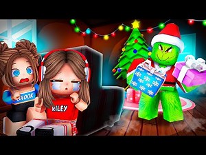 We ESCAPE The Roblox GRINCH STORY!!