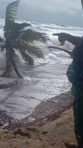 #வங்காள விரிகுடா கடல் பிராந்தியத்தில் நிலவும் ஆபத்தான சீரற்ற வானிலை காரணமாக கிழக்கில் பலத்த காற்று, கடல் கொந்தளிப்பு.. கடல் பகுதிகளுக்கு அருகில் வாழும் மக்கள் அவதானமாக இருக்க வேண்டும் என அனர்த்த முகாமைத்துவ மத்திய நிலையம் எச்சரிக்கை விடுத்துள்ளது. | Eastern News7