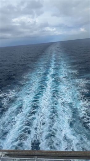 The wake effect that's impossible to look away from #satisfying #trending