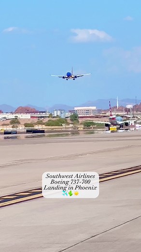 289K views · 1.6K reactions | Southwest Airlines Boeing 737-700 landing in hot Phoenix! 掠 #boeing #boeing737 #b737 #b737lovers #boeinglovers #southwestairlines #avgeek #aviation #aviationgeek #aviationlife #aviationdaily #aviationlovers #aviationreels #planespotting #planespotter #instagramaviation #aviationworld #phoenixaz #phxskyharbor | Klowphotography | Facebook