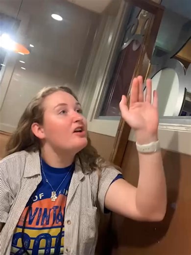 Surprise guest at dinner 😳😂 #afv #fyp #fails #viral #foryou #funnyvideos #baby #happy #prank #funnyclip #dogsoftiktok #surfing #skimboarding