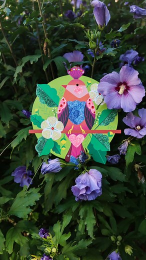 The wow effect is guaranteed with these gorgeous glitter boards! 🐦 Between their silhouetted shape and the sparkle of rhinestones and sequins scattered across the self-adhesive surface, your kids will have plenty to be proud of with the result! ✨ 💡 Ages 6 and up DJ09522 - Paradisio | DJECO