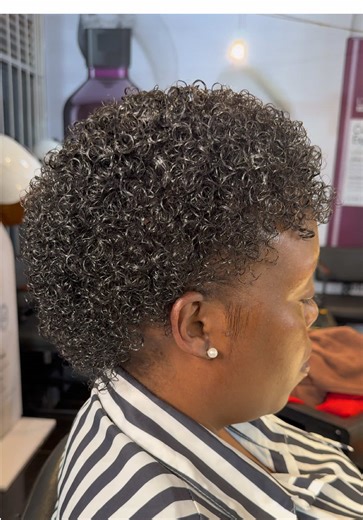 Guide to Curl Perm Techniques for Vibrant Waves