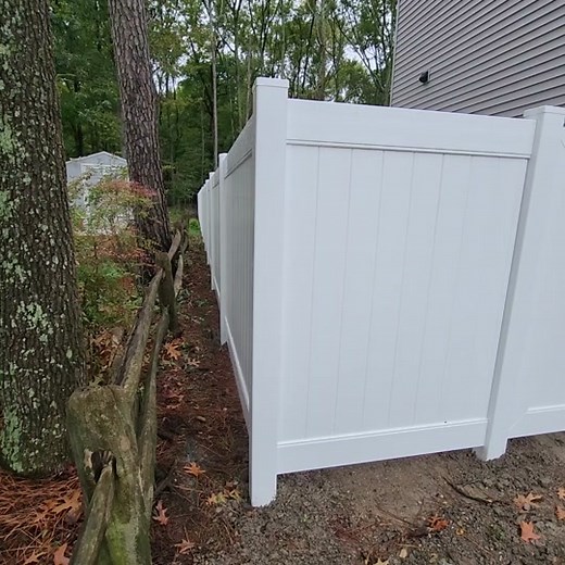 Instalación de valla de privacidad de vinilo de 6'