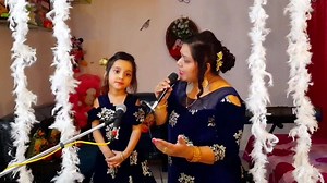 633K views · 1.9K reactions | Mother-daughter Duo Must watch till the end 殺殺殺 Aage bhi jaane a tu ....from fim WAQT(1965) Sung by Eiyana with her Mother  https://youtu.be/M8ON9ydBGbQq | I am Eiyana | Facebook