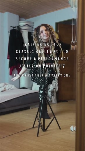 thoughts? 🃏🎪 #jester #ballet #circus #carnival #spooky #clown #makeup #weird