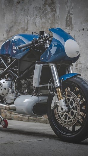 Custom-built Ducati 749S created by the British workshop deBolex Engineering. #Ducati749S #Ducati749 #CustomDucati #DucatiCustom #DucatiLife #DucatiCorse #BolognaBred #ItalianSuperbike | Modified Moto