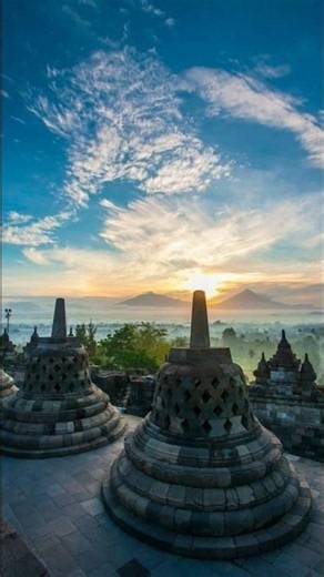 Ancient secrets buried for centuries… The mystery of Borobudur Temple will shock you! 🏛️🔥