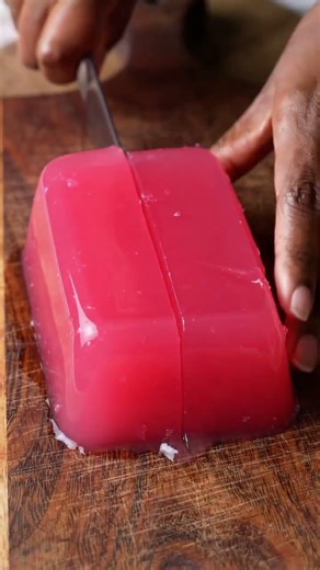 jiggling jelly slicing #foodie #foodblogger #foodlover #foodshorts #food #slicing #relaxing #art