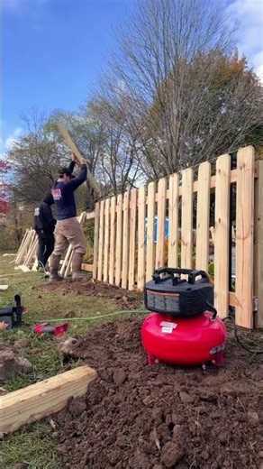 4’ tall shadowbox wood fence Timelapse #fenceinstall #fencebuild #fenceinstallation