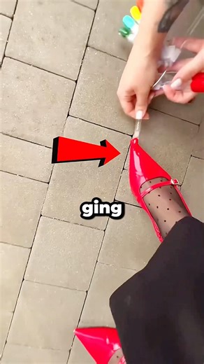 It's so easy to repair shoes! 😱