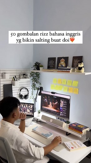 Hendra I Belajar Bahasa Inggris on Instagram: "Gombalan rizz keren bahasa inggris😎👇🏻 keluarin gombalan versi kamu 👉 🇺🇸 Daftar kelas bahasa inggris di bio kalo kamu pengen belajar bareng aku. 🔥Follow untuk belajar bahasa inggris setiap hari ➡️ Save video ini agar tidak lupa nanti 👉 Share agar Bermanfaat bagi orang lain juga 1. My crush is ugly but without the “gly” (ugly rizz🤭) 2. Are you geometry? Cause you look good in every angle. (Math Rizz) 3. are u Manchester? bc I would leave my c