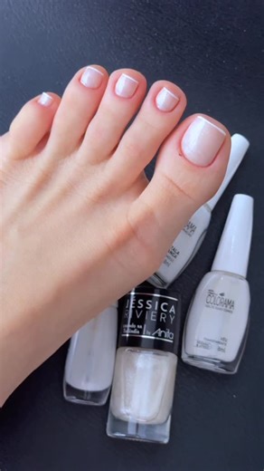 Jéssica Riviery 💅 Unhas / Nails on Instagram: "Eu amo francesinha nos pés 🤩 . Vc encontra os produtos no @mercadolivre pesquisando pelo ID abaixo: Véu + Pétala branca Colorama: 840UXL-2FB1 Casando na Tailândia: 840UXL-L5GM . ✨ Hojé é 10/10 dia de data dupla no Mercado Livre, com ofertas imperdíveis, mas que duram apenas 24h, além de descontos e frete grátis a partir de R$ 19. 📌 Acompanhe todas as datas duplas mensais para não perder nenhuma oportunidade! #DataDupla #MercadoLivre #nails #unha