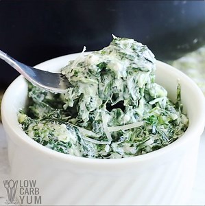 899K views · 392 reactions | Spinach tastes so much better in a cream cheese sauce! See the Full Printable Recipe Here --> https://lowcarbyum.com/cheesy-creamed-spinach/ | Low Carb Yum | Facebook