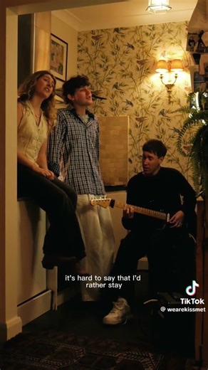 Kissmet fazem cover da música Fireflies de Owl City