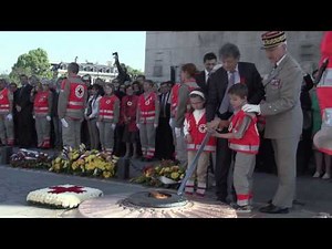 Ravivage de la flamme de la tombe du soldat inconnu.