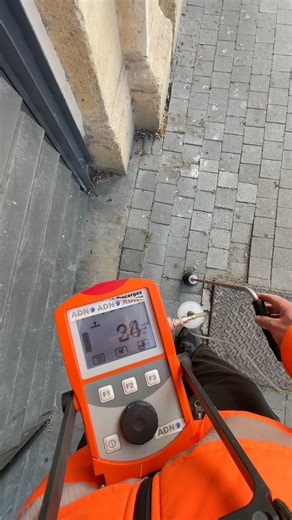 Fuite sous trottoir devant le cinéma de Bordeaux