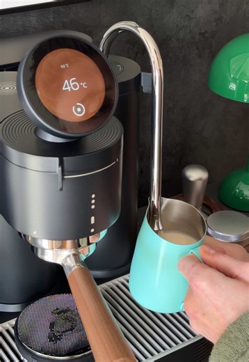 Creating Latte Art with the Meraki Espresso Machine