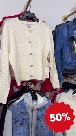 Descuento en suéteres‼️😱 te esperamos en ambas sucursales