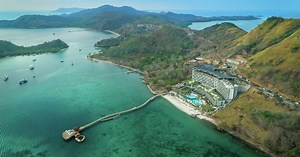 STUNNING: Dream 5-star resort opens one-hour out of Bali – Karryon