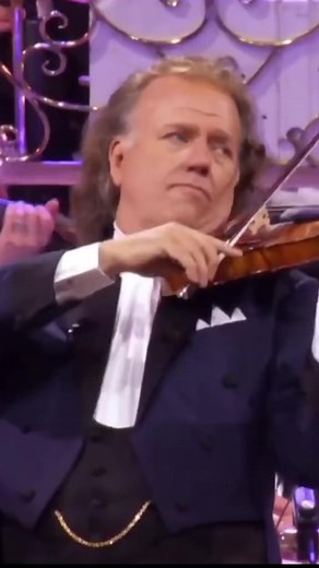 Andre' Rieu-El Condor Pasa, Compositor: Daniel Alomia Robles, 1913. #60s #70s #80s #classic #greathits #oldies #music #retro #parati #clásicos #musica #instrumental #recuerdosdesbloqueados #andrerieu #live #orchestra #peru #elcondorpasa #foryou «Memo_ríes) | Lim Wai Keng