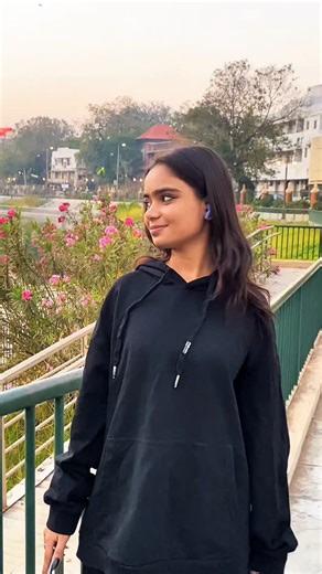 _.sanu_07🫶💞 on Instagram: "Waqt ⏳ : : : : #iam_saniya_007 #krishna_official_4450"