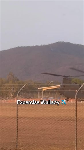 Impromptu AirShow at the Rockhampton Airport last night.. so bloody cool 😎 ✈️ #planes #army #airforce #airforces #rockhampton #rockhamptonairport #planespotters #planelovers #airshow #airshows #chinook #chinooksofinstagram #helicopter #XWB | Mix & Wander