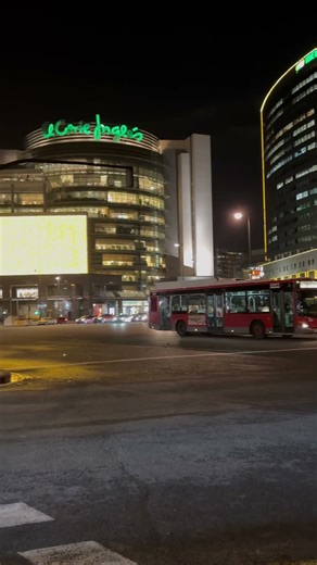 Mesmerizing Night View of Valencia 🌙✨Beautiful Buildings & City Lights That Captivate 🌆💡