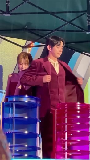 Korean and Chinese Actors Show Gentlemanly Charm