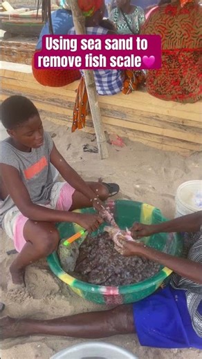 Using sea sand to remove fish scale🩷